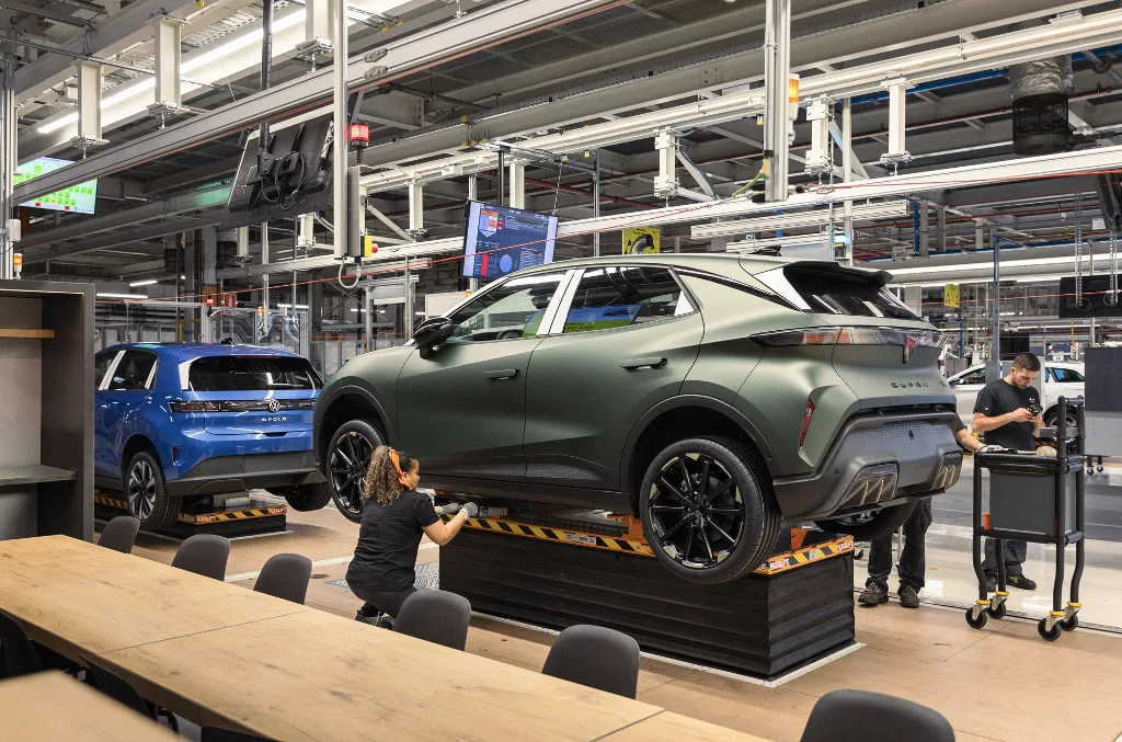 Así se fabrican el Cupra Raval y el Volkswagen ID. Polo en Martorell