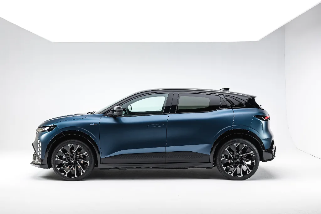 Side profile of the new Renault Megane E-Tech Electric, highlighting its updated design and proportions.
