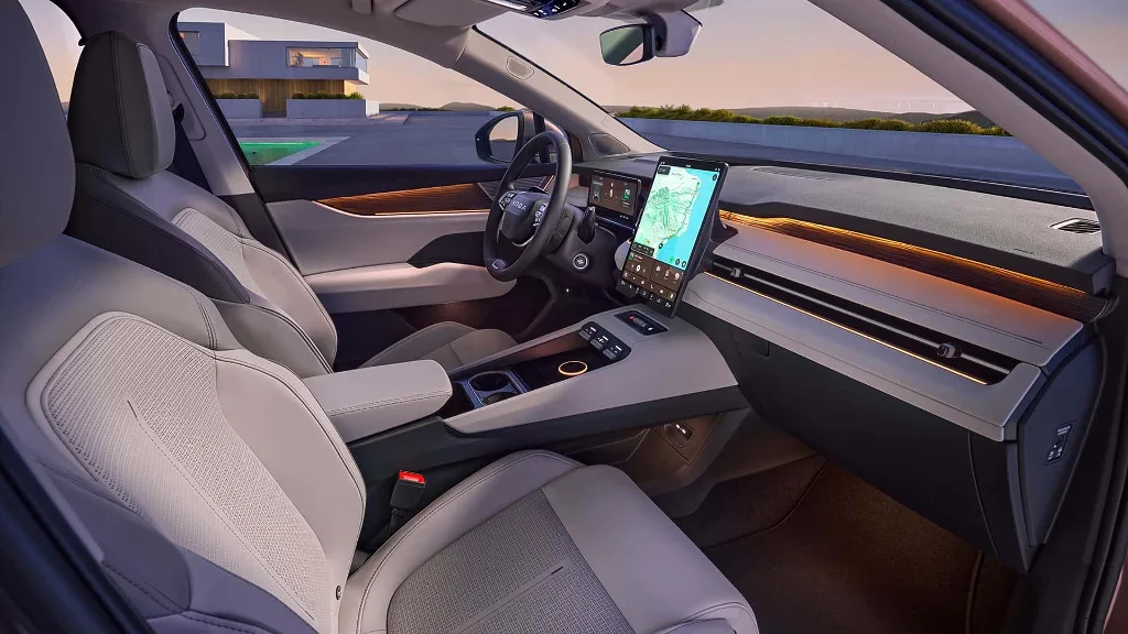 Dashboard and ambient lighting inside the new Skoda Peaq